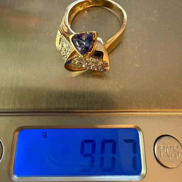 Tanzanite and diamond ring